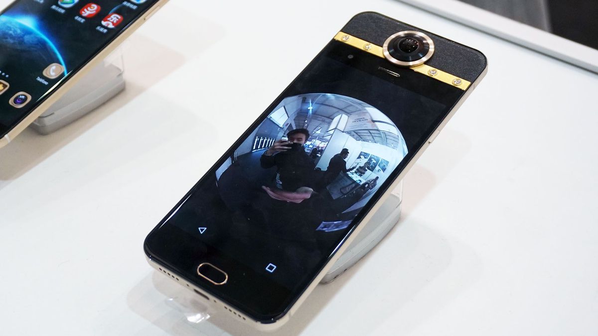 mobile with 360 degree camera