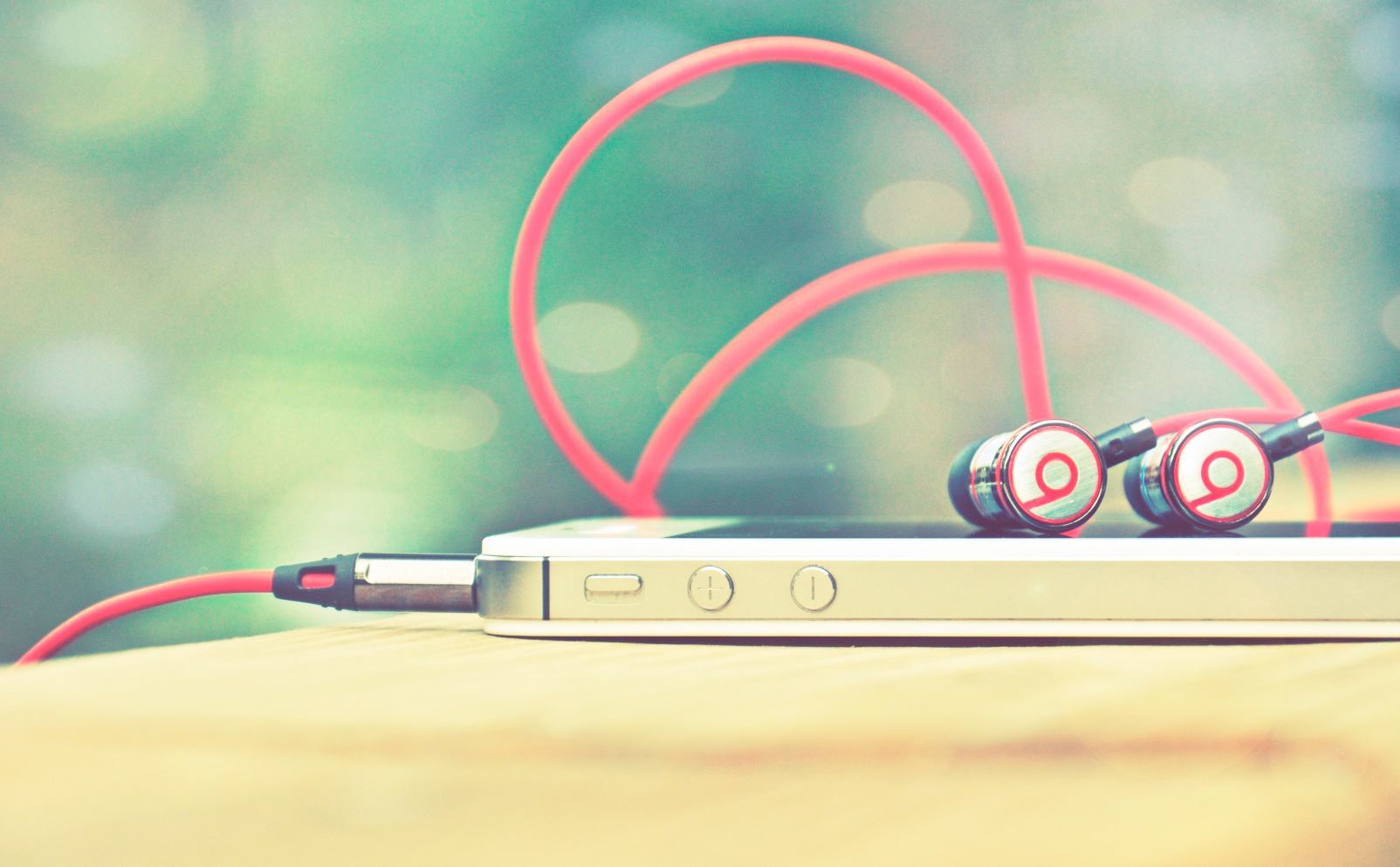 Best Headphones Under 2 000 For Smartphones in 2017