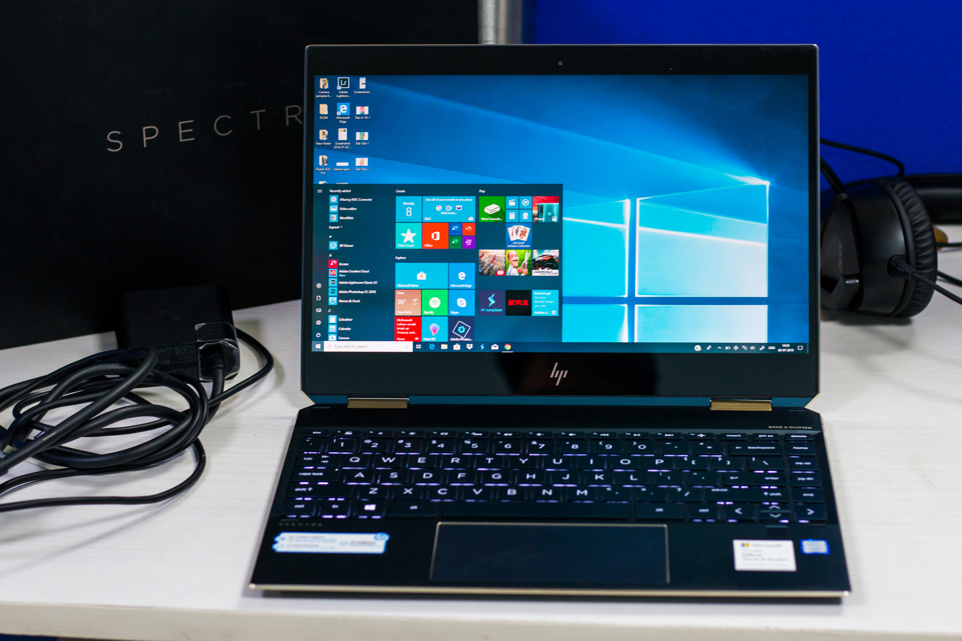 美品 HP Spectre x360 Convertible オフィス HP Spectre x360 13t (10th Gen Intel i7-1065G7, 16GB, Precision