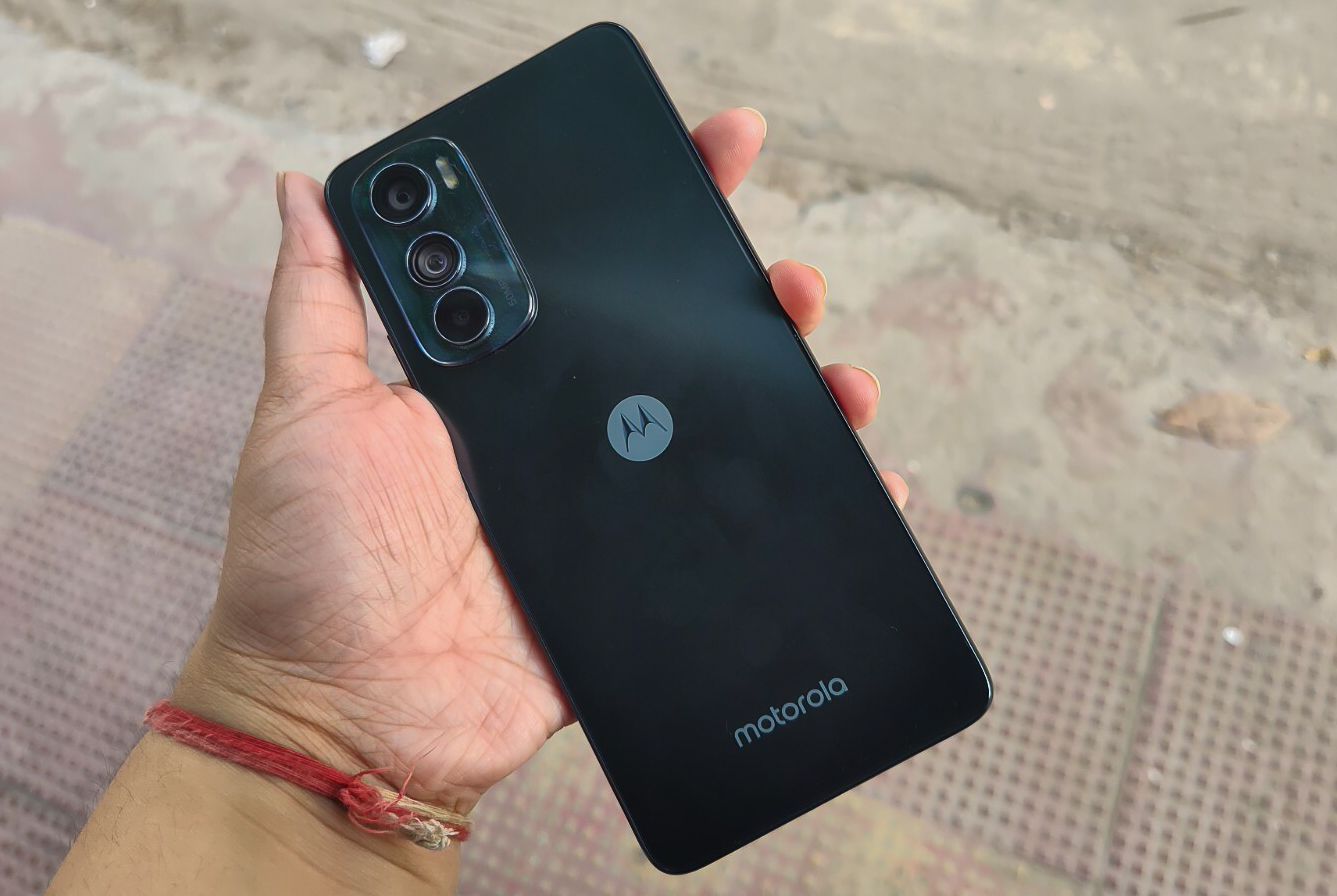 Motorola Edge 30 Pro finally received Android 13 update!