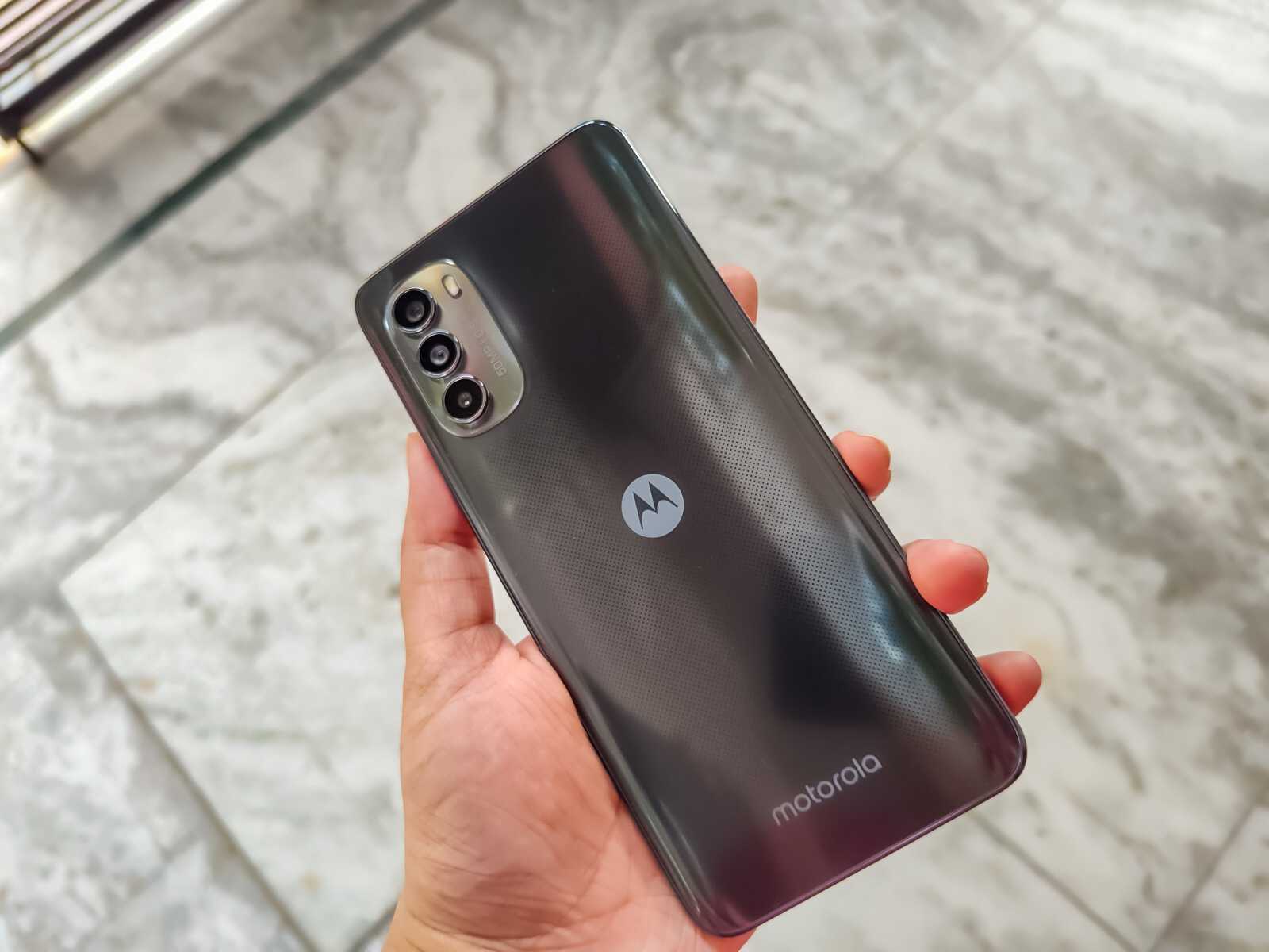 Moto G82 Review with Pros and Cons - Smartprix