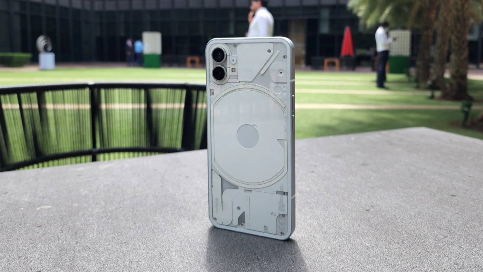 グレー nothingphone1本体 Nothing Phone (1) レビュー ｜電池持ちが良く・美しく完成度の高い次